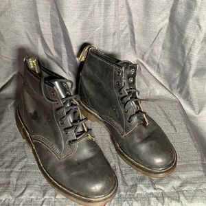 DR. MARTENS MADE IN ENGLAND